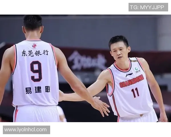 永远是典范！周鹏泄漏易建联近况 身段办理特别棒